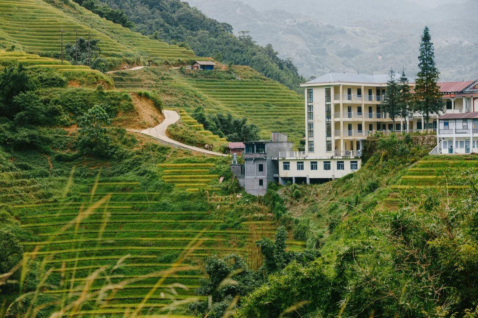 Đi Pù Luông bằng xe máy tháng 10 có phù hợp với người mới lái đường đèo