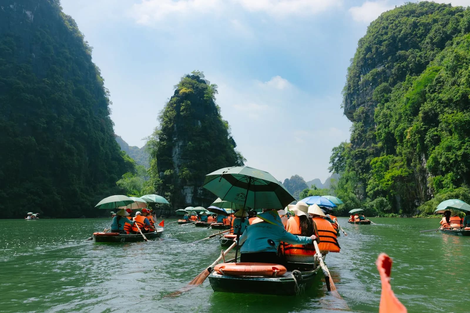 Lịch trình Ninh Bình cho gia đình có người lớn tuổi không leo núi