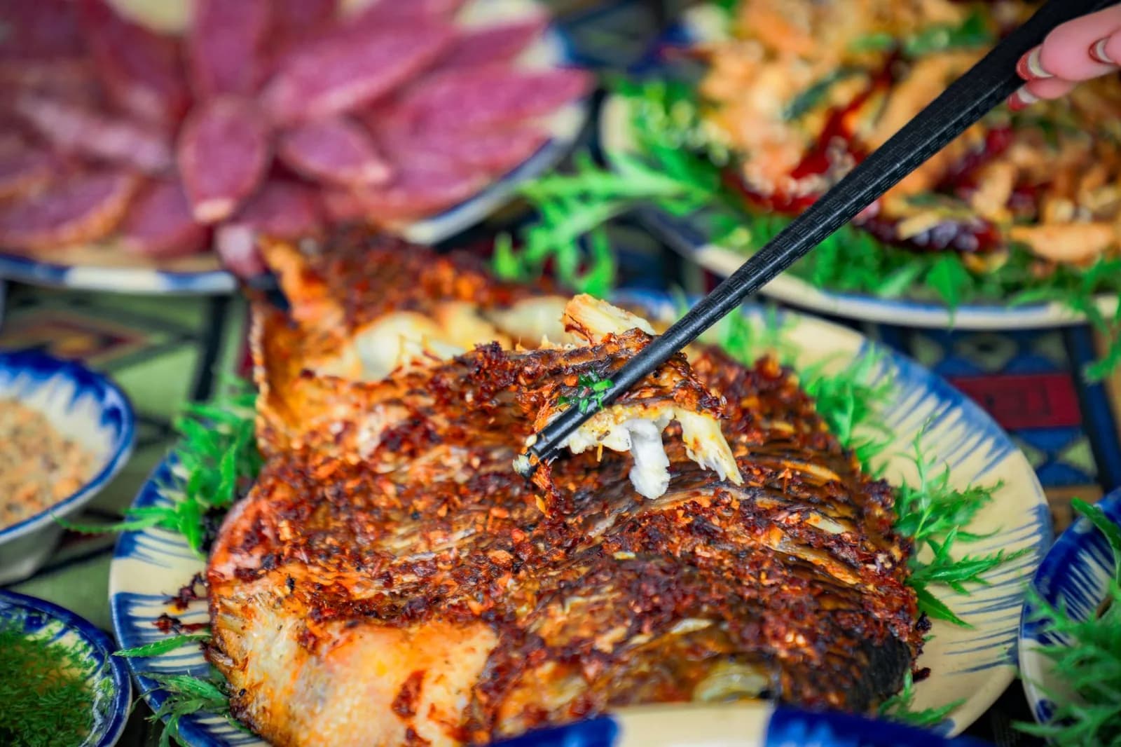 Ăn hải sản ở Hạ Long cần gọi món thế nào để kiểm soát chi phí