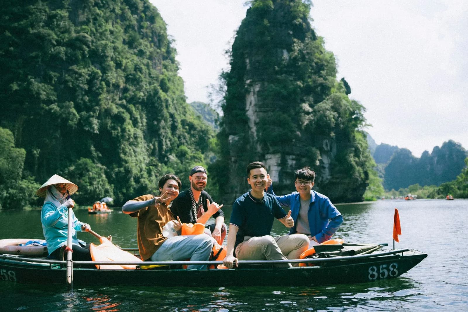 Dẫn Bạn Về Phòng Homestay: Khi Nào Bắt Buộc Phải Khai Báo Tạm Trú?