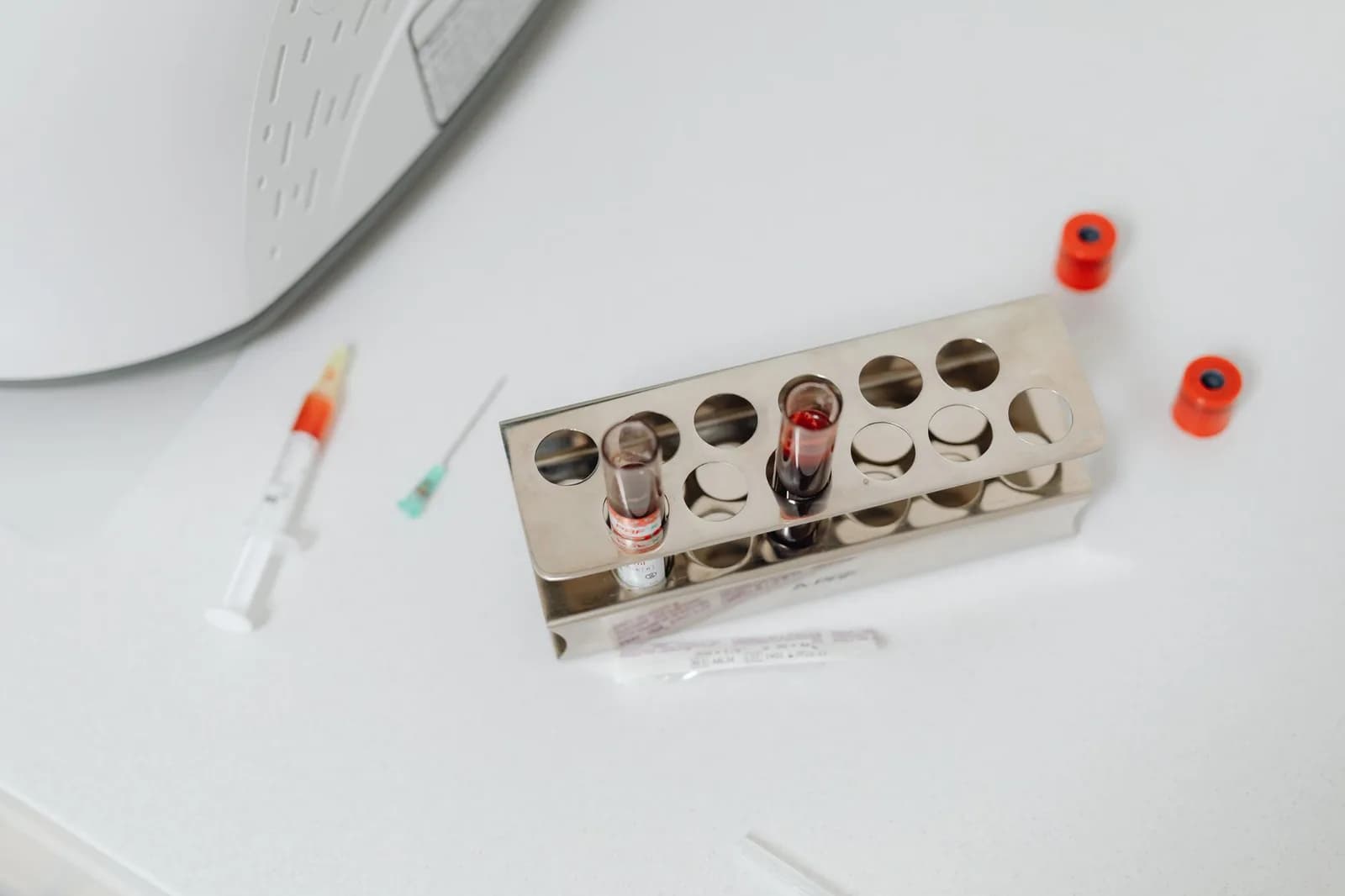 Ferritin thấp nhưng hemoglobin bình thường có phải thiếu sắt tiềm ẩn không