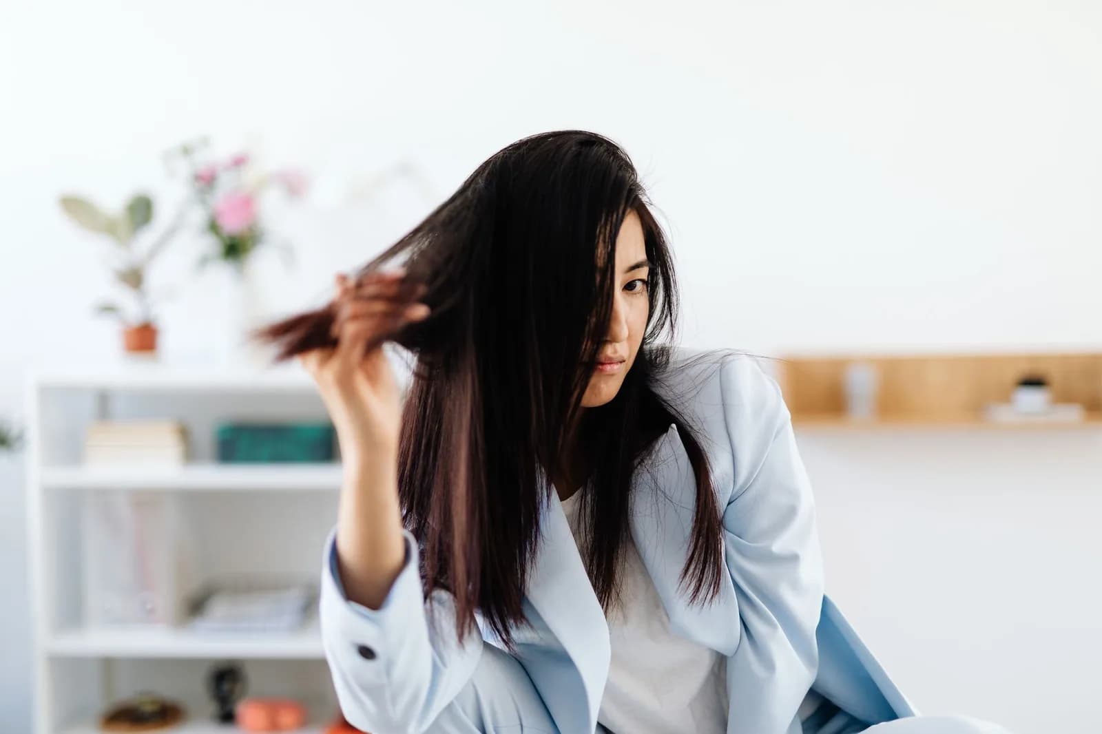 Thiếu sắt có khiến người trẻ rụng tóc kéo dài không