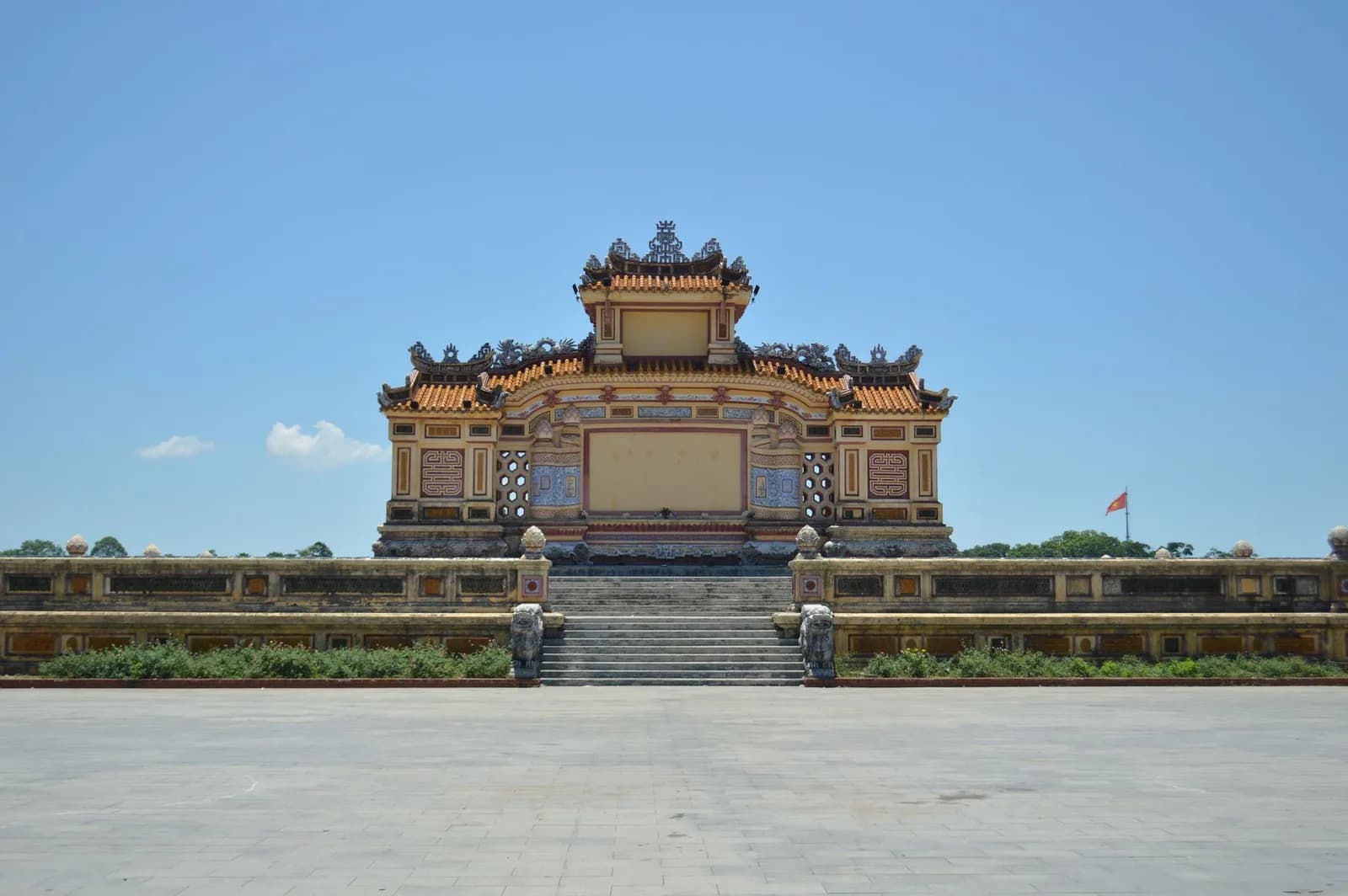 Nhã nhạc cung đình Huế khác đờn ca tài tử Nam Bộ như thế nào