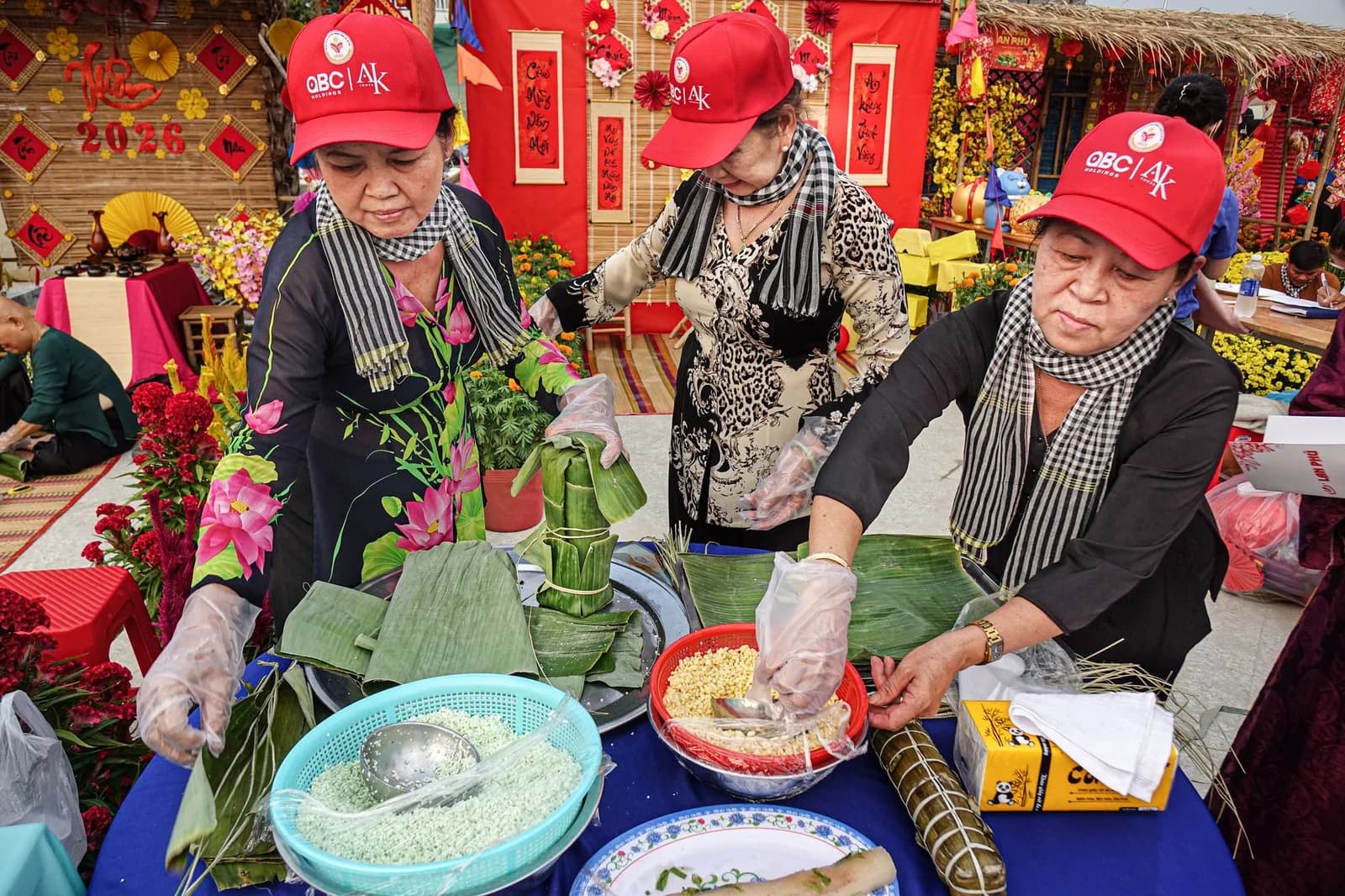 Gánh xôi gói lá sen buổi sáng đang dần biến mất khỏi Sài Gòn vì lý do gì