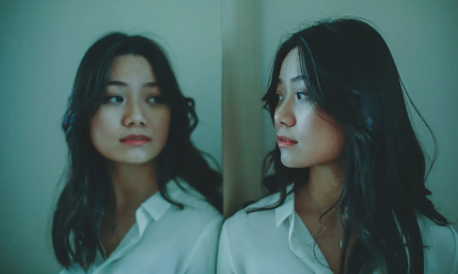 Có nên giữ liên lạc với người yêu cũ khi vẫn còn tình cảm