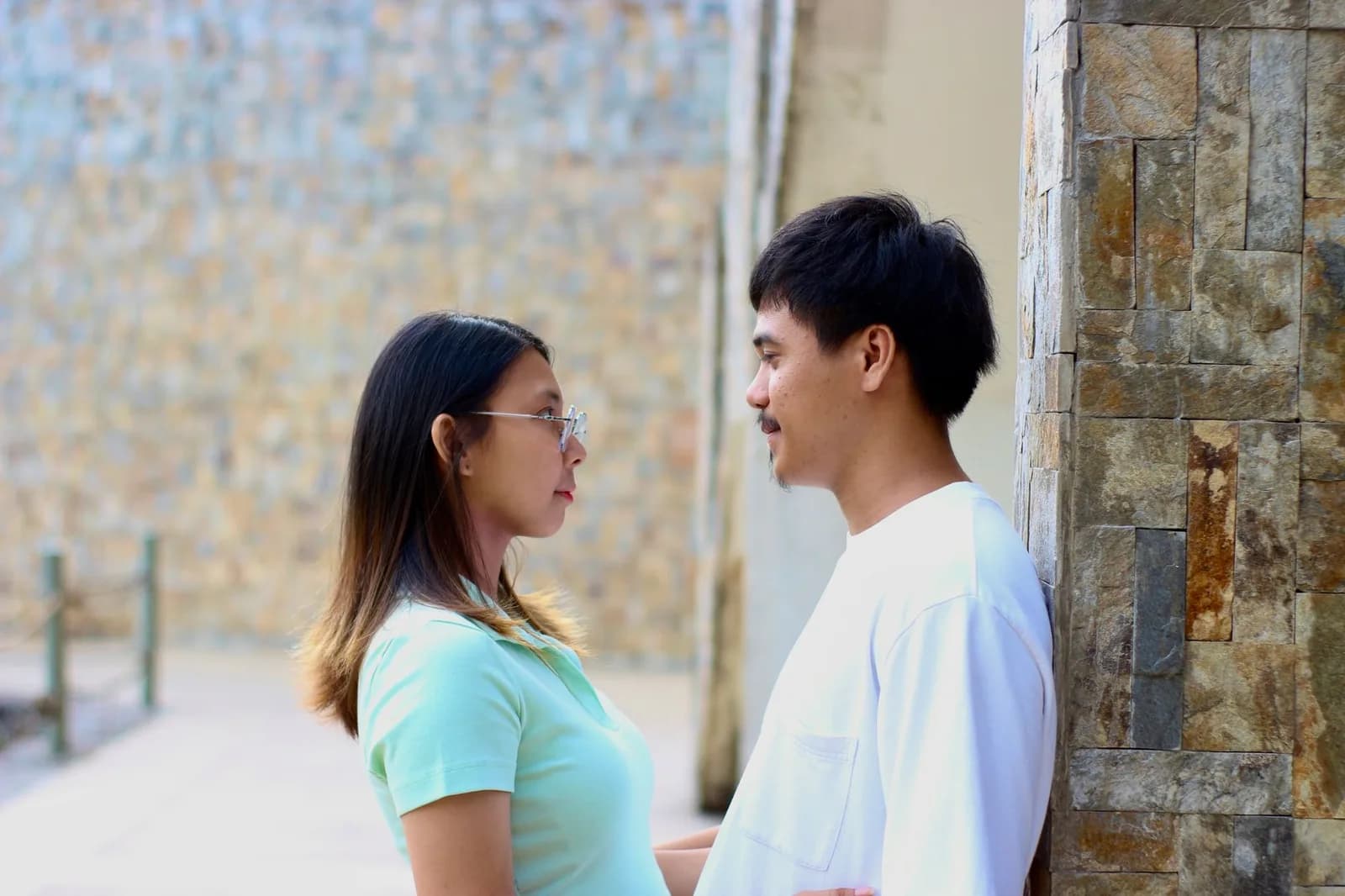 Yêu hết lòng khác lệ thuộc cảm xúc vào người yêu như thế nào