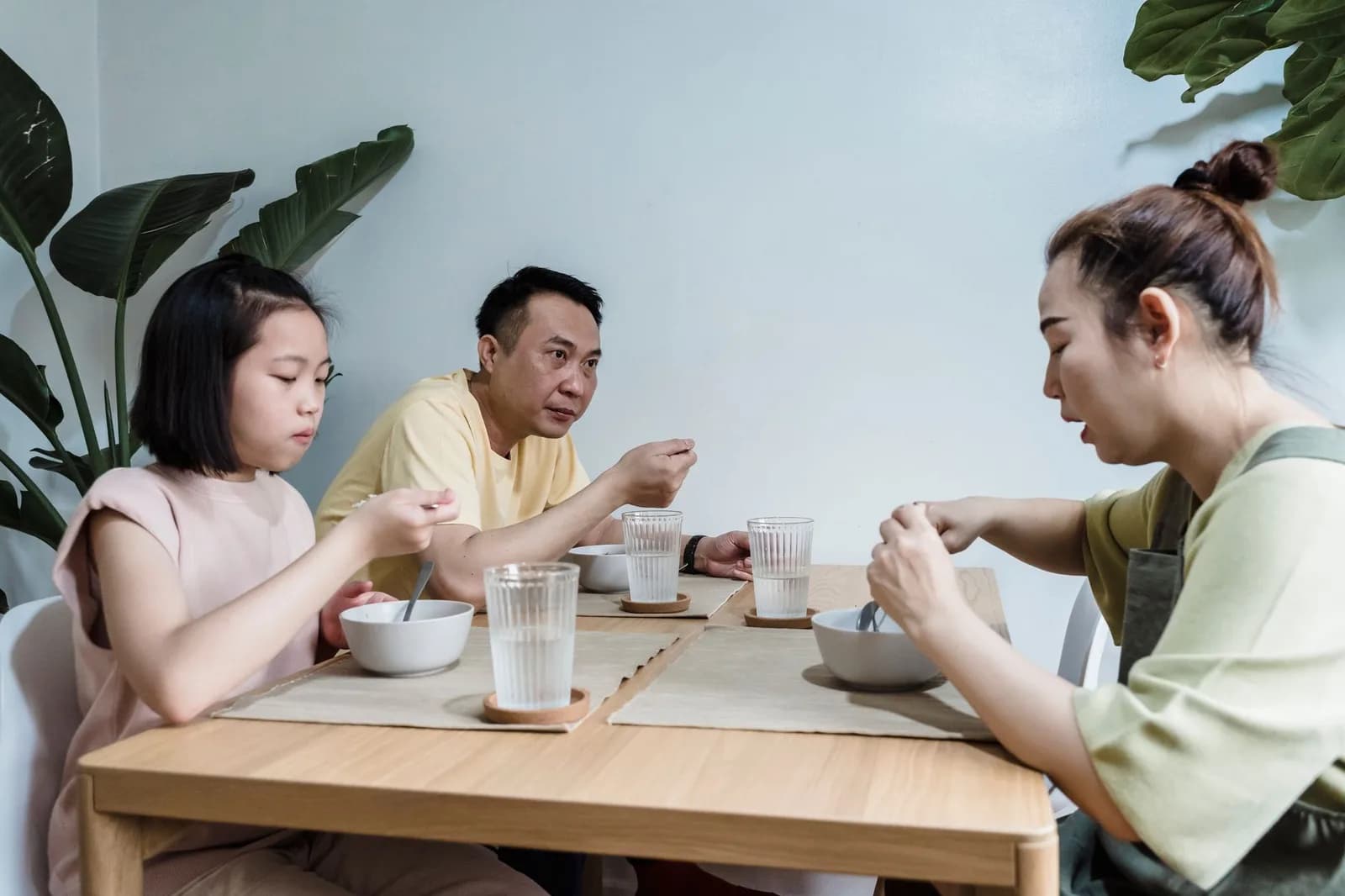 Kỳ vọng của cha mẹ ảnh hưởng đến cảm giác đủ đầy của con cái ra sao