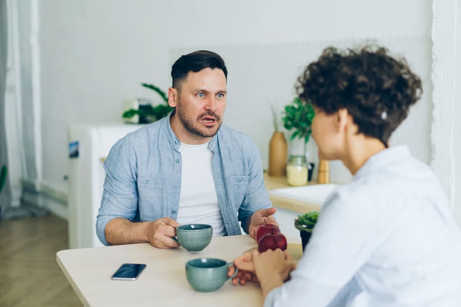 Một người chỉ muốn vui vẻ nhất thời sẽ tránh nhắc đến tương lai bằng cách nào