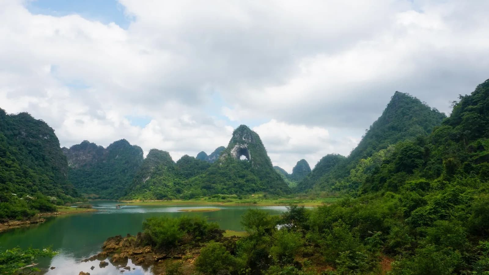 Nên mặc gì khi về cao Bằng tháng 11 khi nhiệt độ xuống dưới 15 độ về đêm