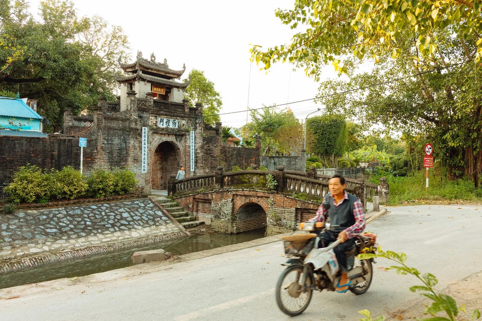 Chi phí xăng cho chuyến phượt Hà Nội đến Mộc Châu được tính như thế nào