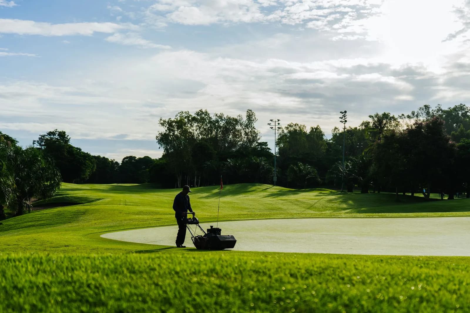 Chơi golf tại khu du lịch miền Trung vào mùa mưa có phù hợp không