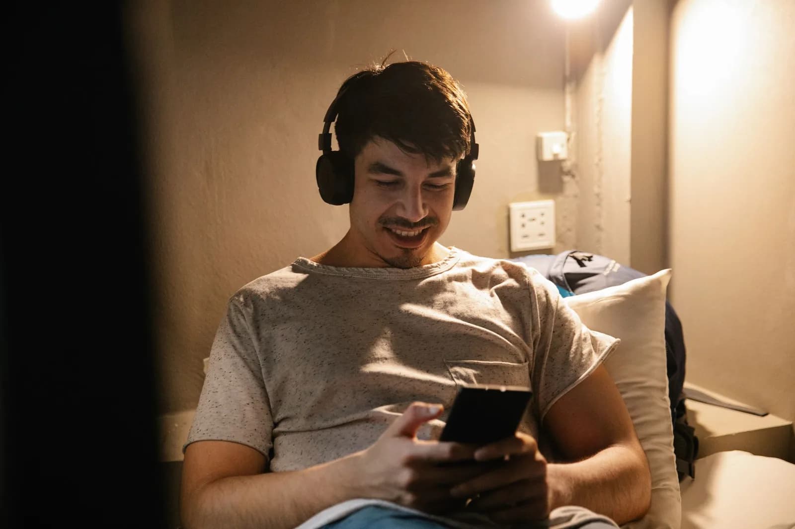 9 dấu hiệu bạn đang lệ thuộc vào video AI giải trí