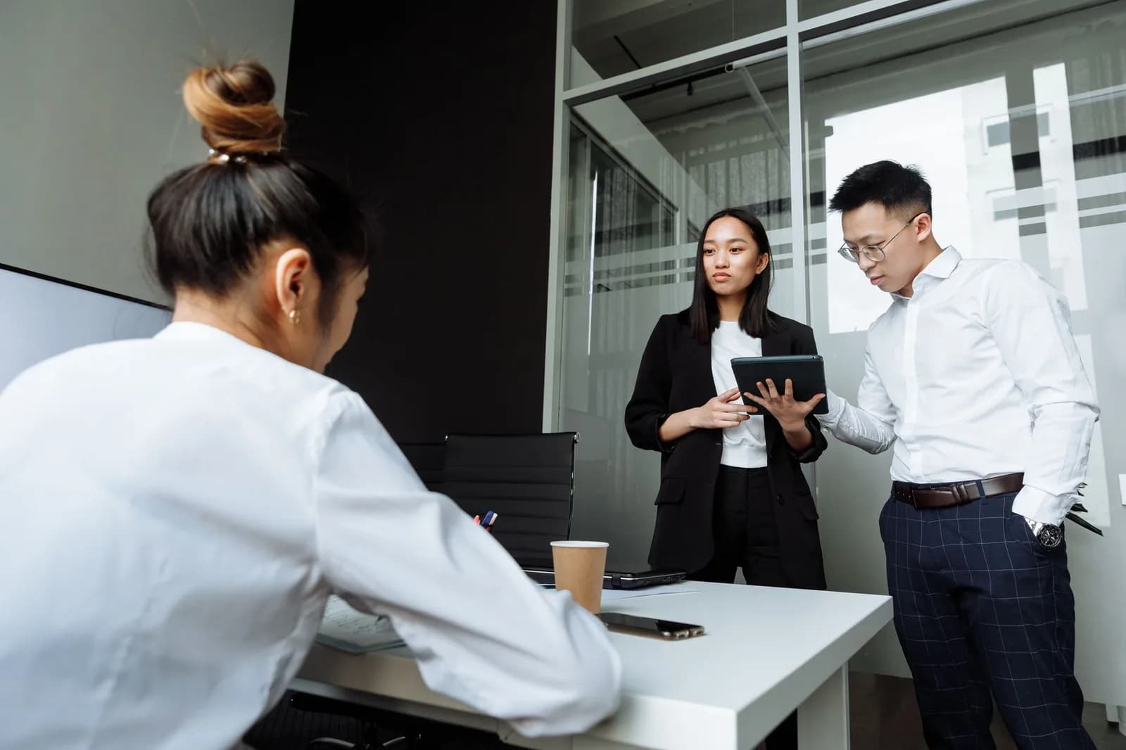 Làm việc tại văn phòng hay từ xa dễ phát sinh hiểu lầm hơn