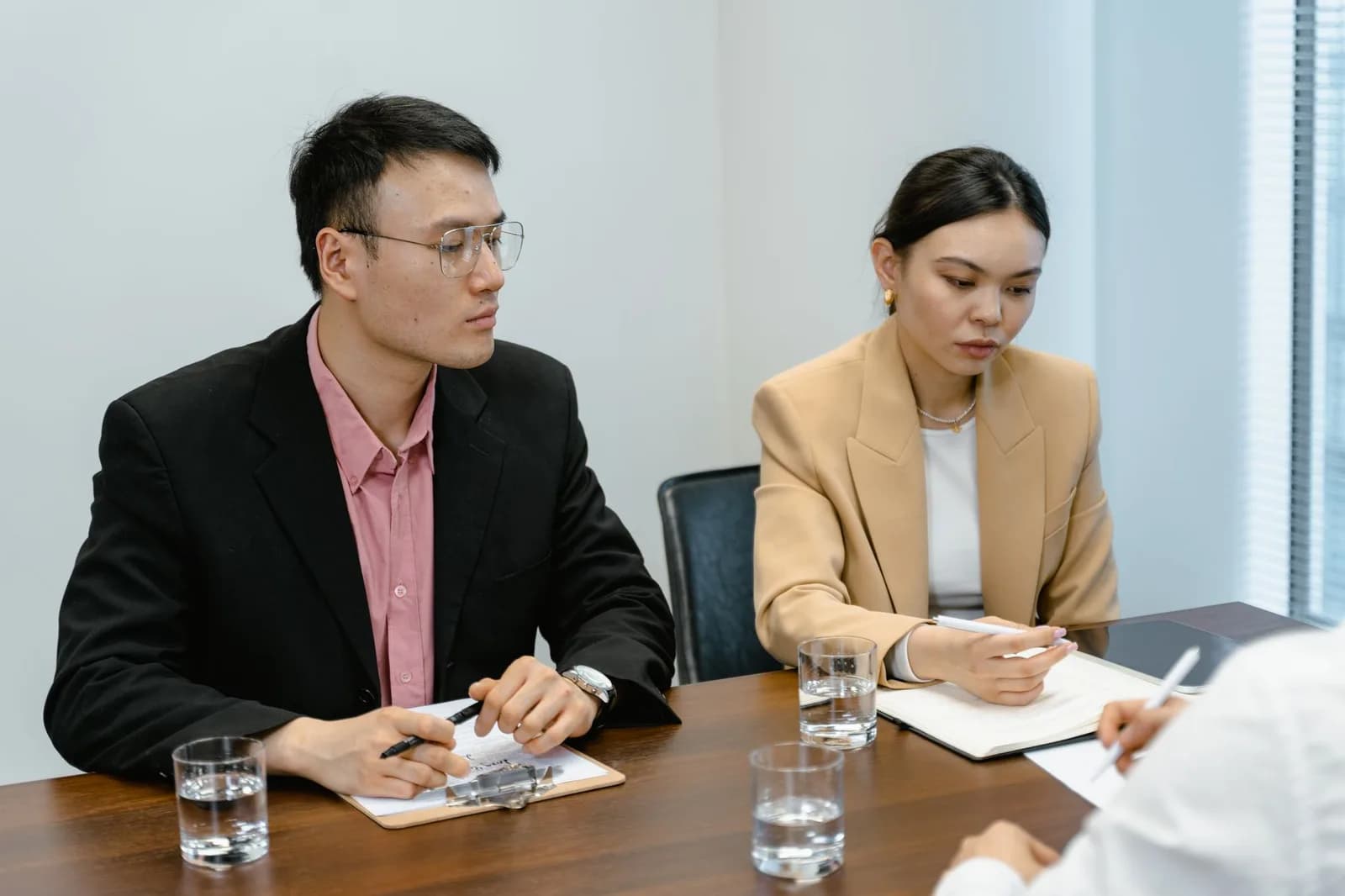 Xung đột công sở làm doanh nghiệp mất bao nhiêu giờ làm việc mỗi tháng