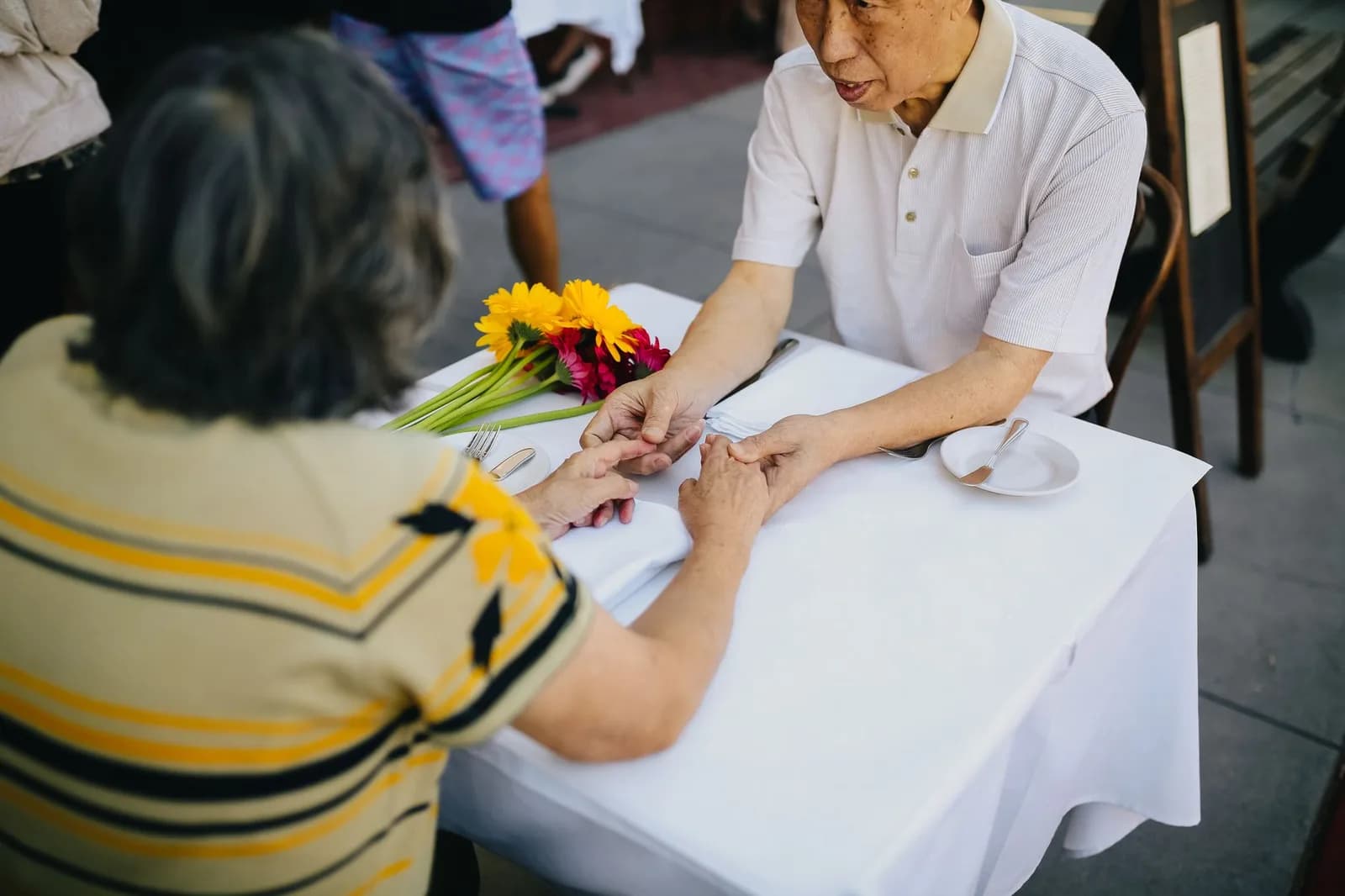 Checklist 10 câu hỏi cần tự trả lời trước khi nhắn cho một người bạn cũ