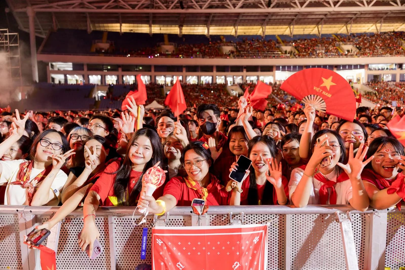 Fan nên đến sân bay Nội Bài trước bao lâu để chờ BIGBANG