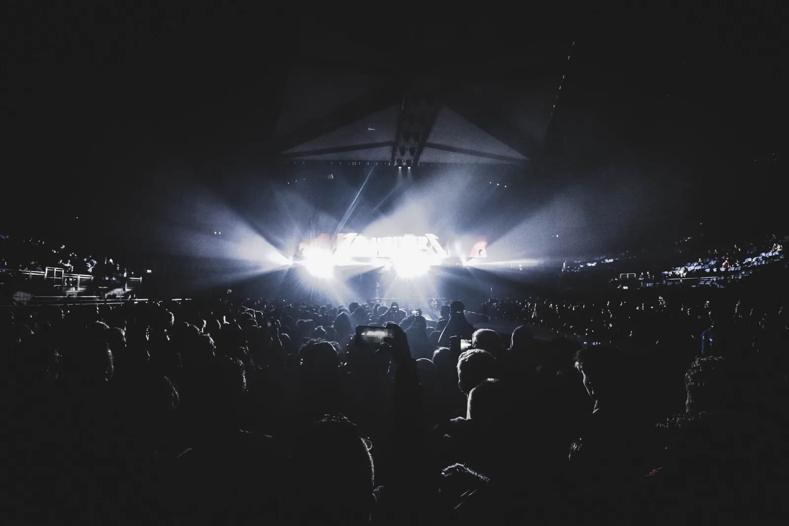 Giá vé concert BIGBANG tại Hà Nội bị đẩy cao ra sao trên thị trường thứ cấp