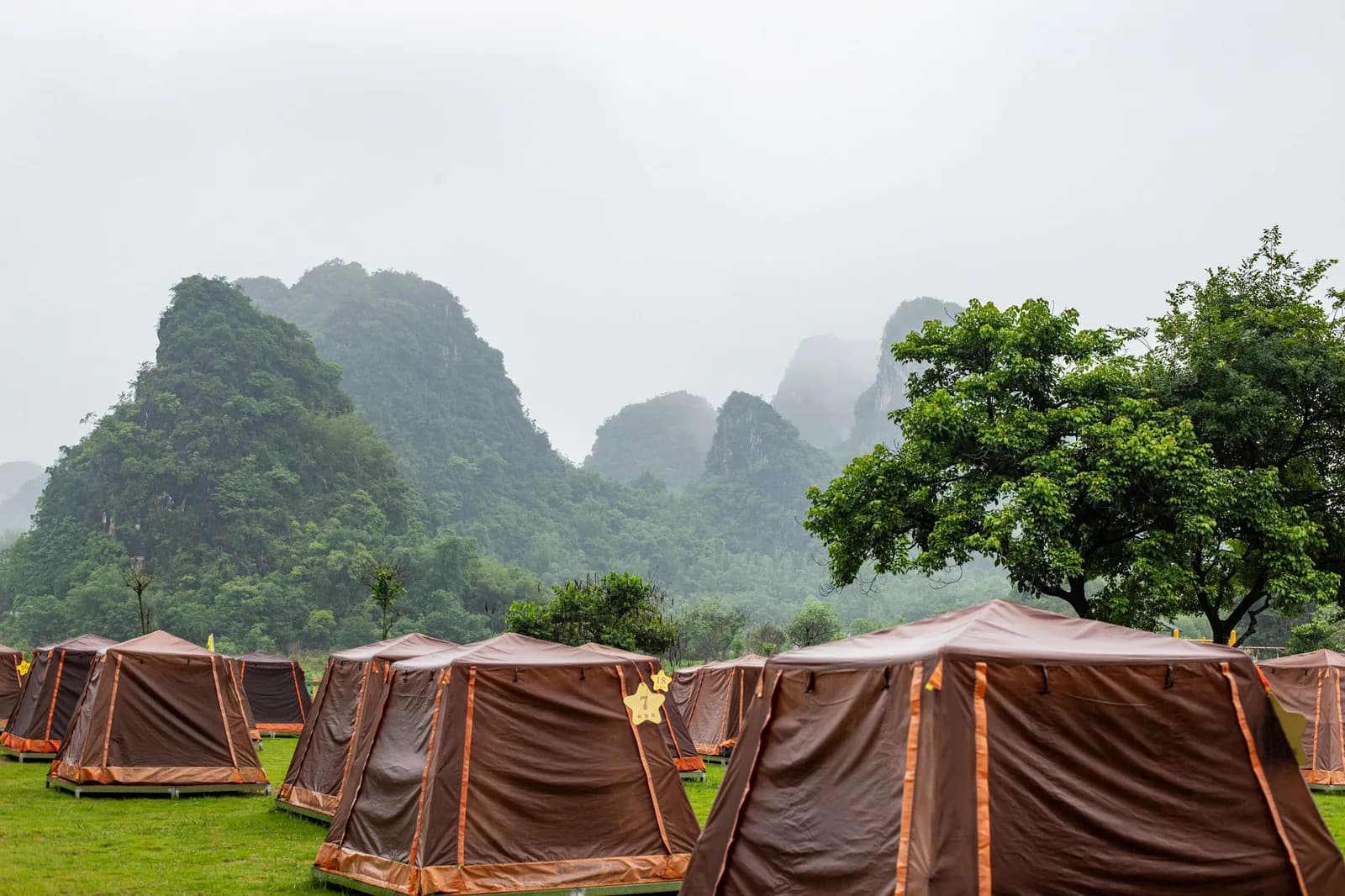8 nguyên tắc không để lại dấu vết khi cắm trại ở Hàm Lợn