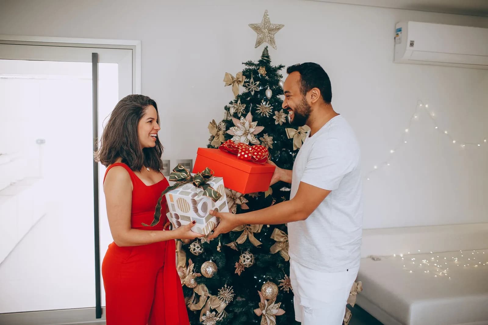 Quà Giáng sinh nào hợp với bạn trai lần đầu ra mắt gia đình
