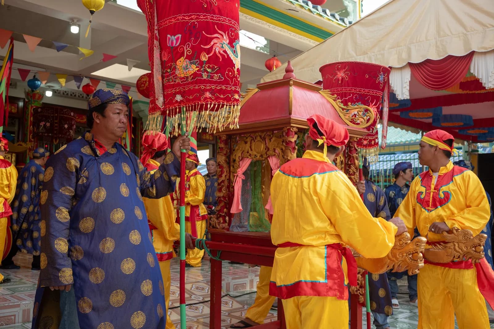 Giấy điệp trong tranh Đông Hồ được làm như thế nào