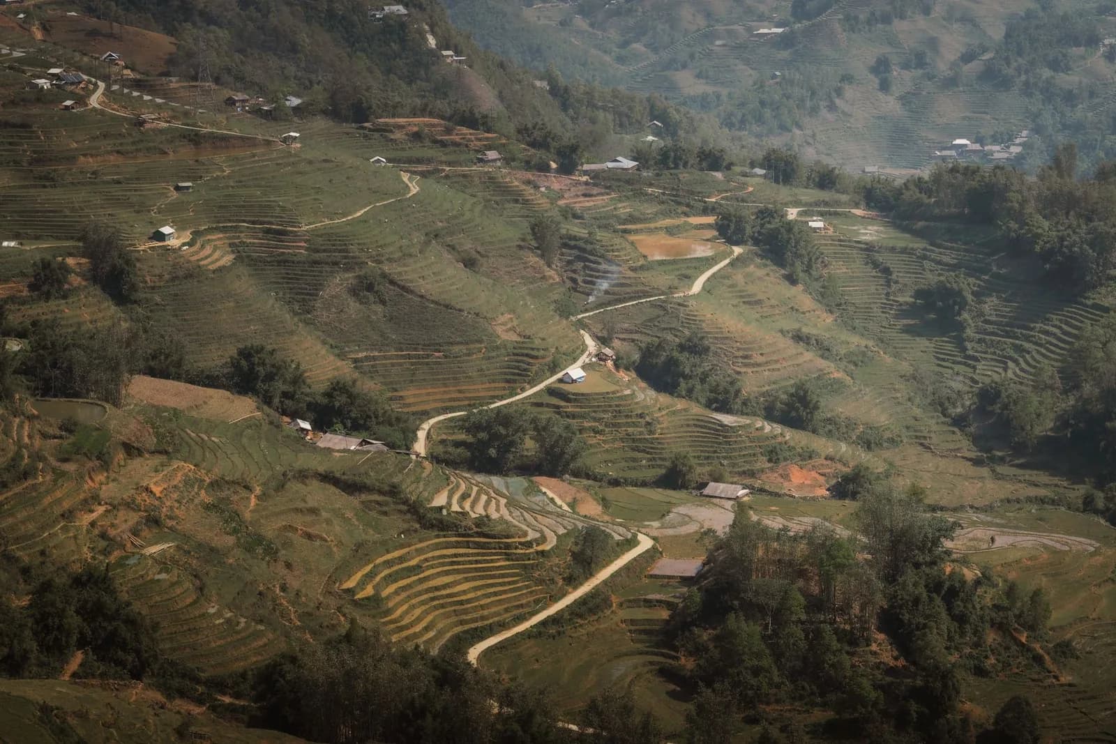 Nên chọn homestay Sa Pa có view núi hay view thung lũng cho nhóm bạn chụp ảnh