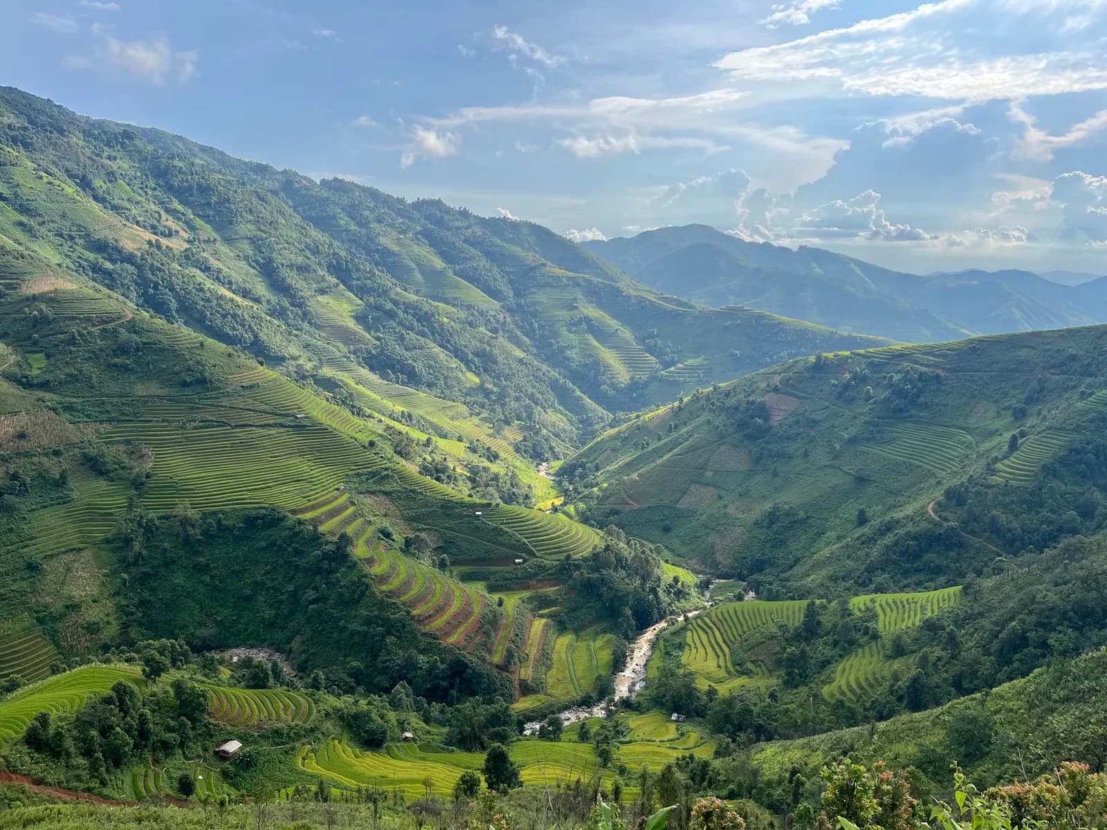 10 vật dụng cần có khi trekking bản làng quanh Sa Pa lần đầu