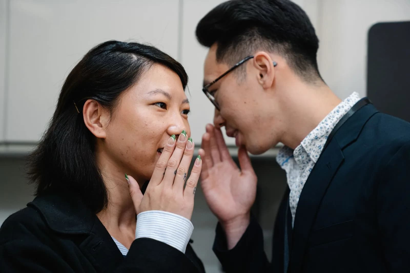 Cha mẹ thất hứa ảnh hưởng thế nào đến cách bạn phản ứng với người yêu