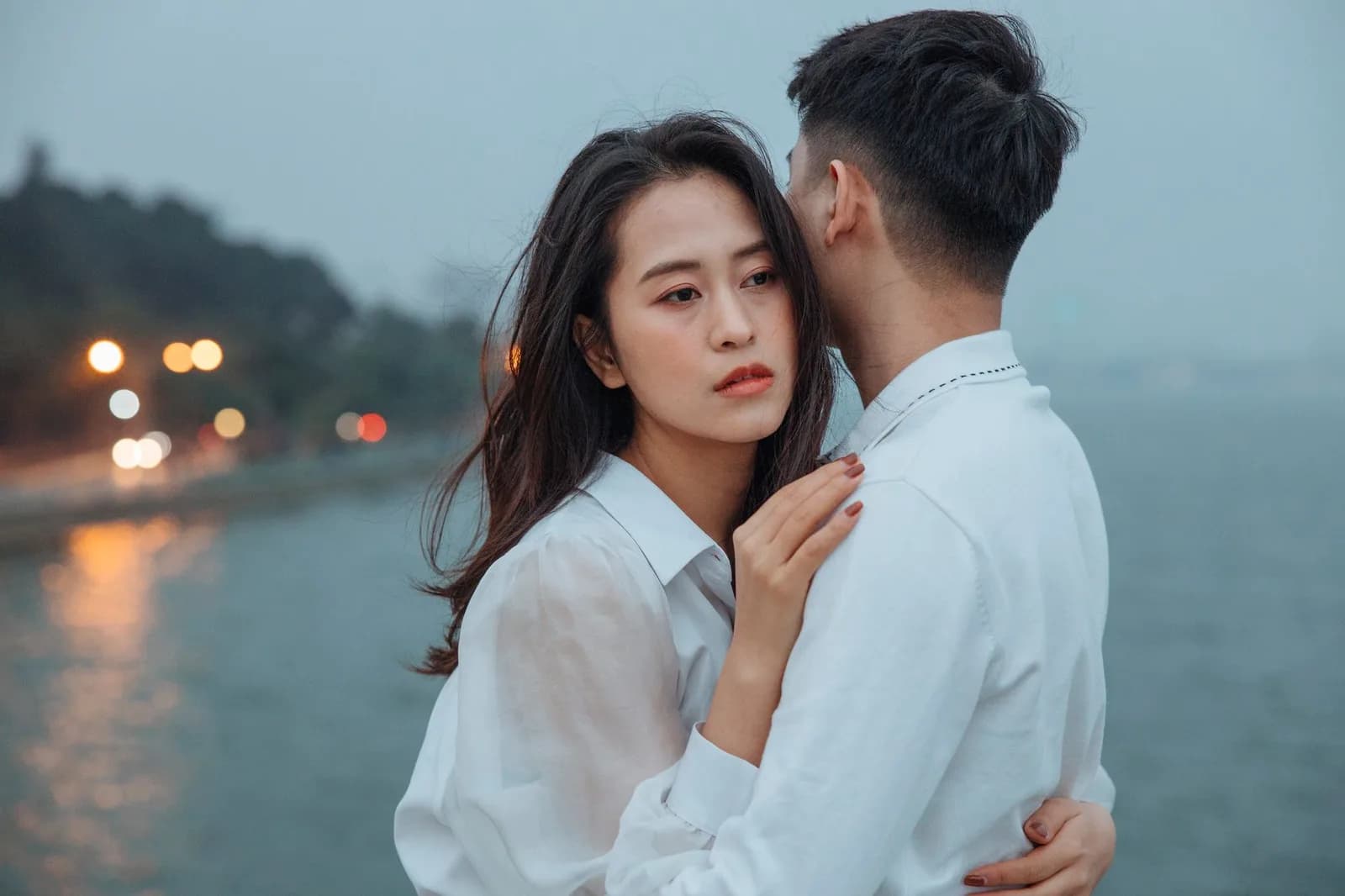 8 dấu hiệu bạn đang mang nỗi sợ bị bỏ rơi vào mối quan hệ mới