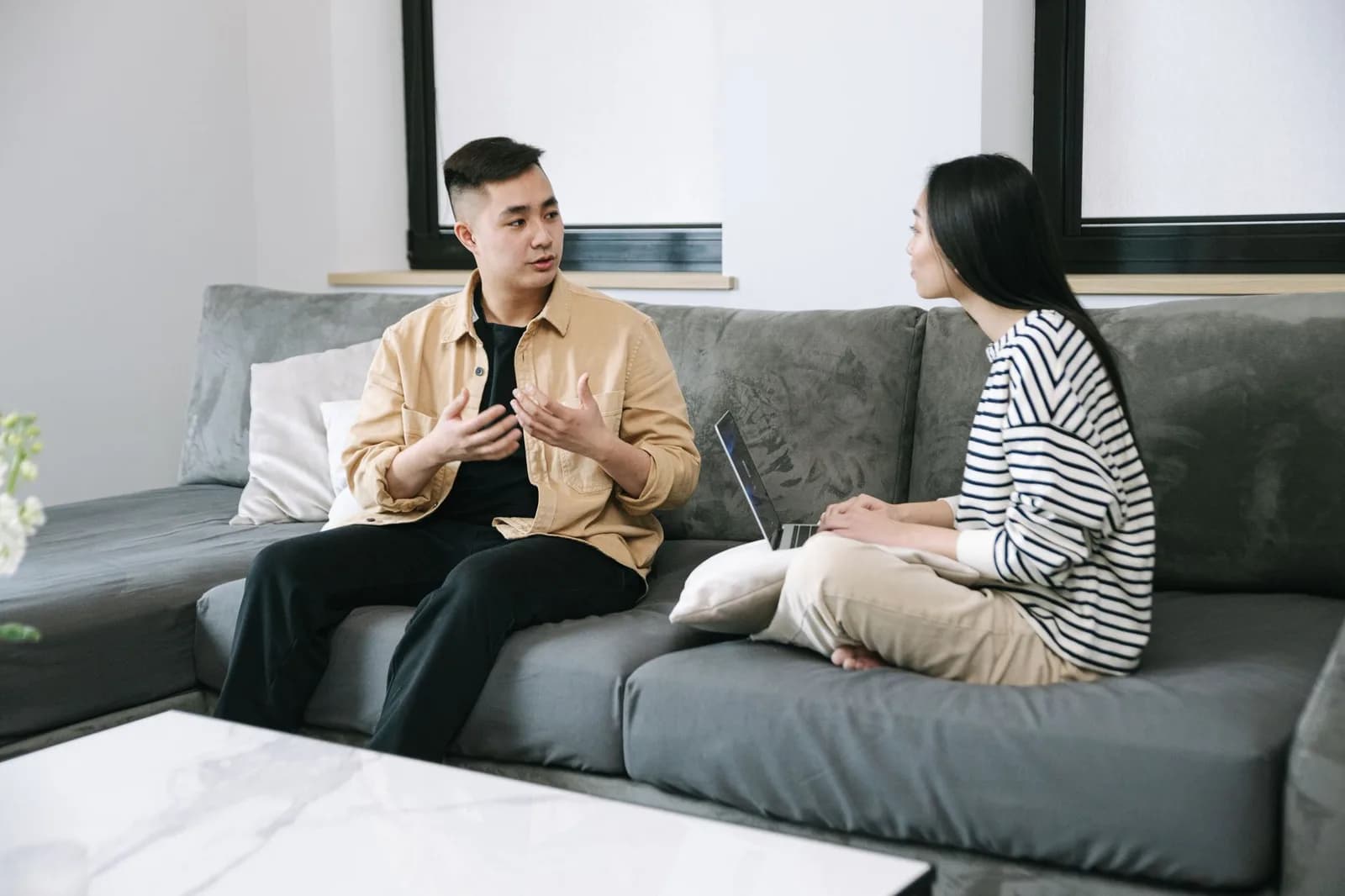 Nên tiếp xúc cơ thể thế nào khi hai người có ranh giới thân mật khác nhau
