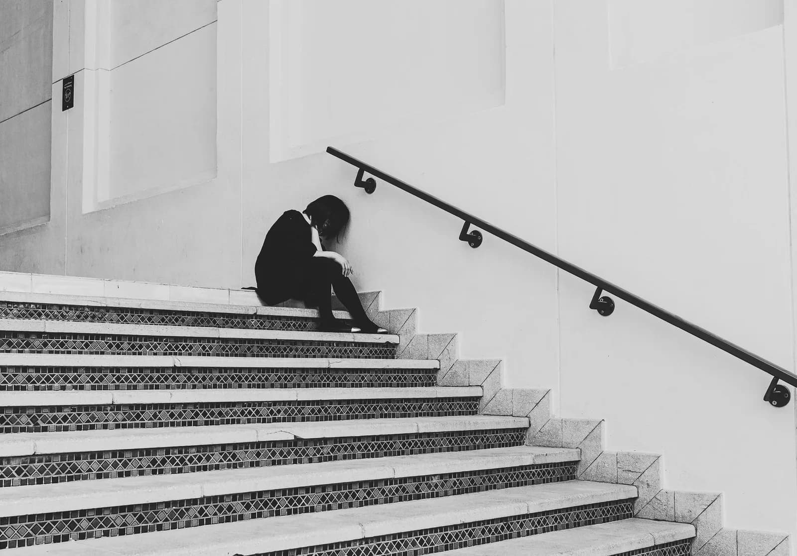 Bỏ bê bạn bè vì tình yêu có thể làm bạn cô lập như thế nào