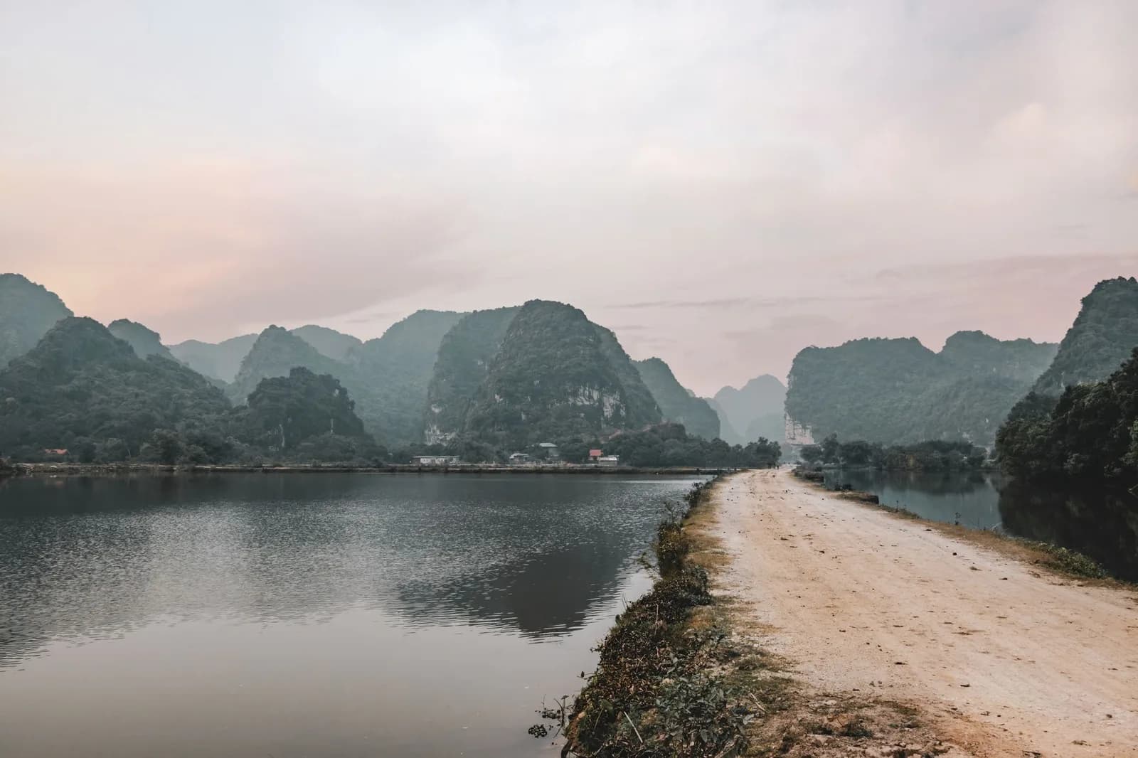 Solo Hòa Bình mùa mưa nên tránh những tuyến đường nào