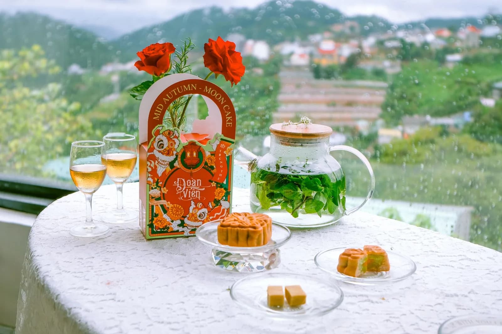 Trang trí bàn ăn Trung thu bằng đồ vật sẵn có trong nhà