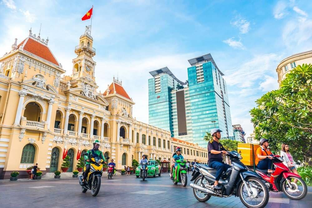 Lịch trình 24 giờ khám phá Sài Gòn: Sáng cổ kính, tối sôi động cho khách du lịch