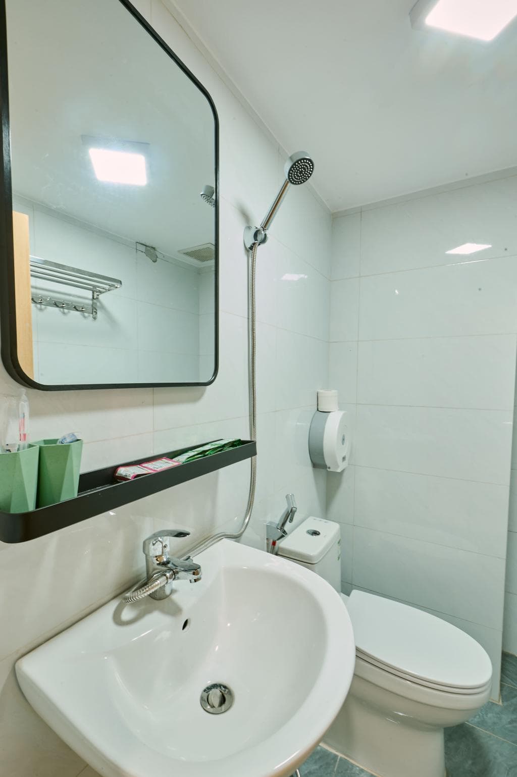 Bee Filmstay - 702TH - 12