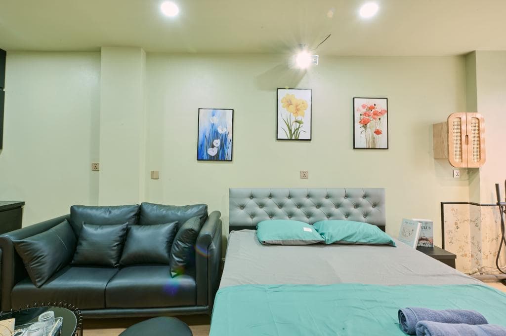 Bee Filmstay - 702TH