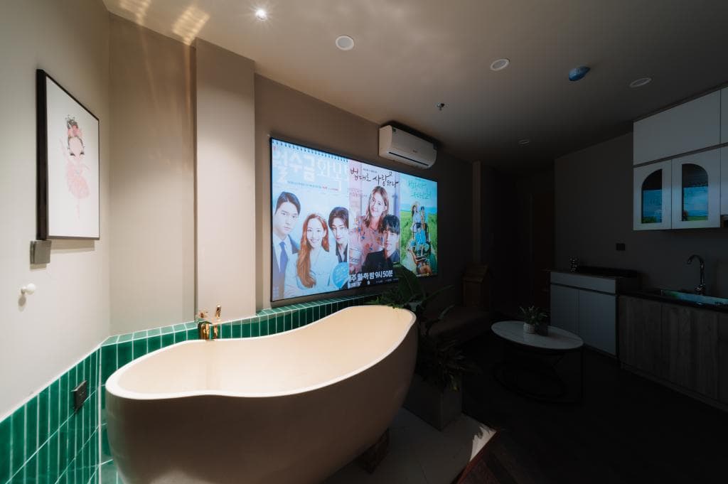 Bee Filmstay - 801ĐC - 9