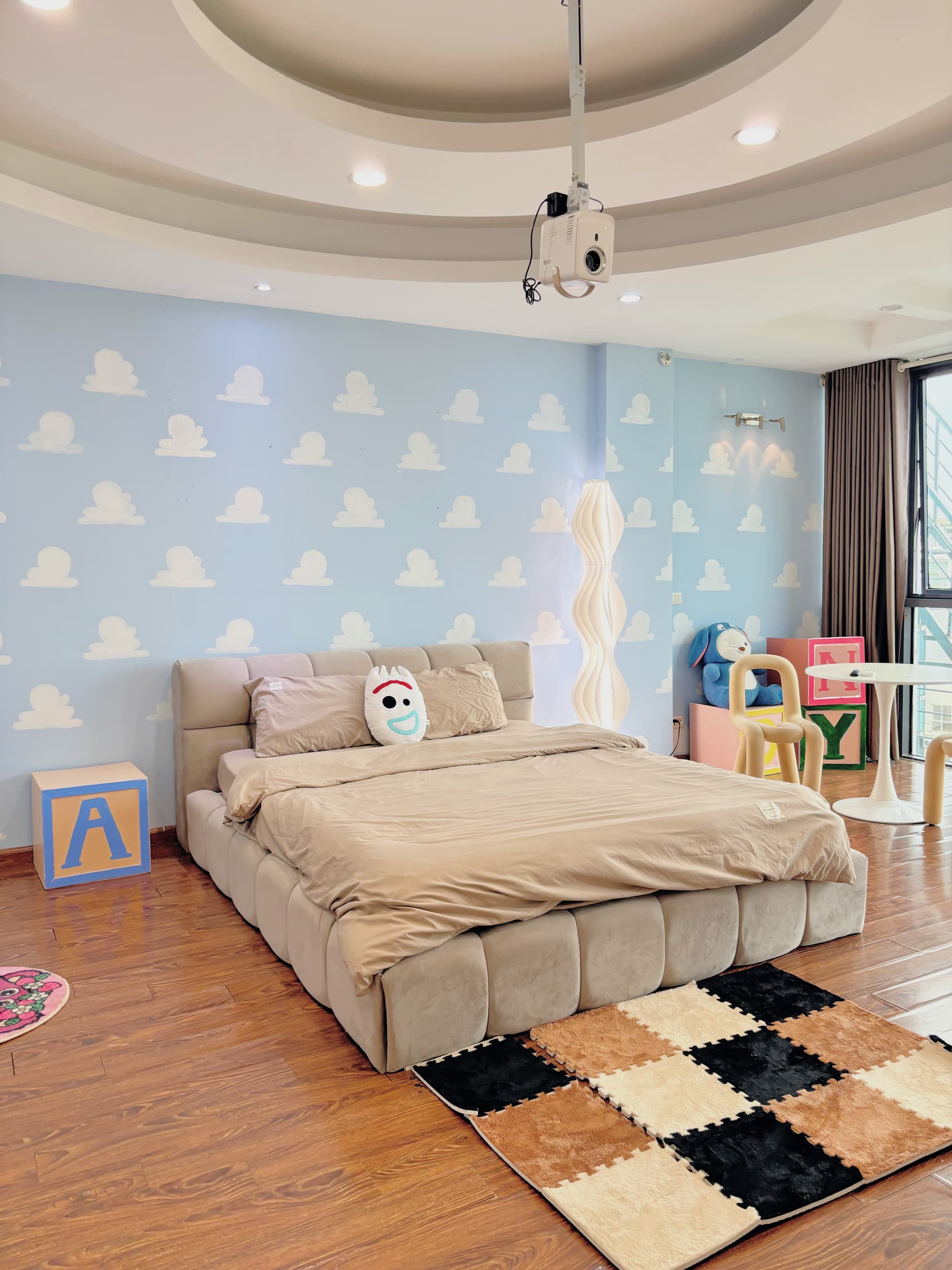 901 QH | Andy Room
