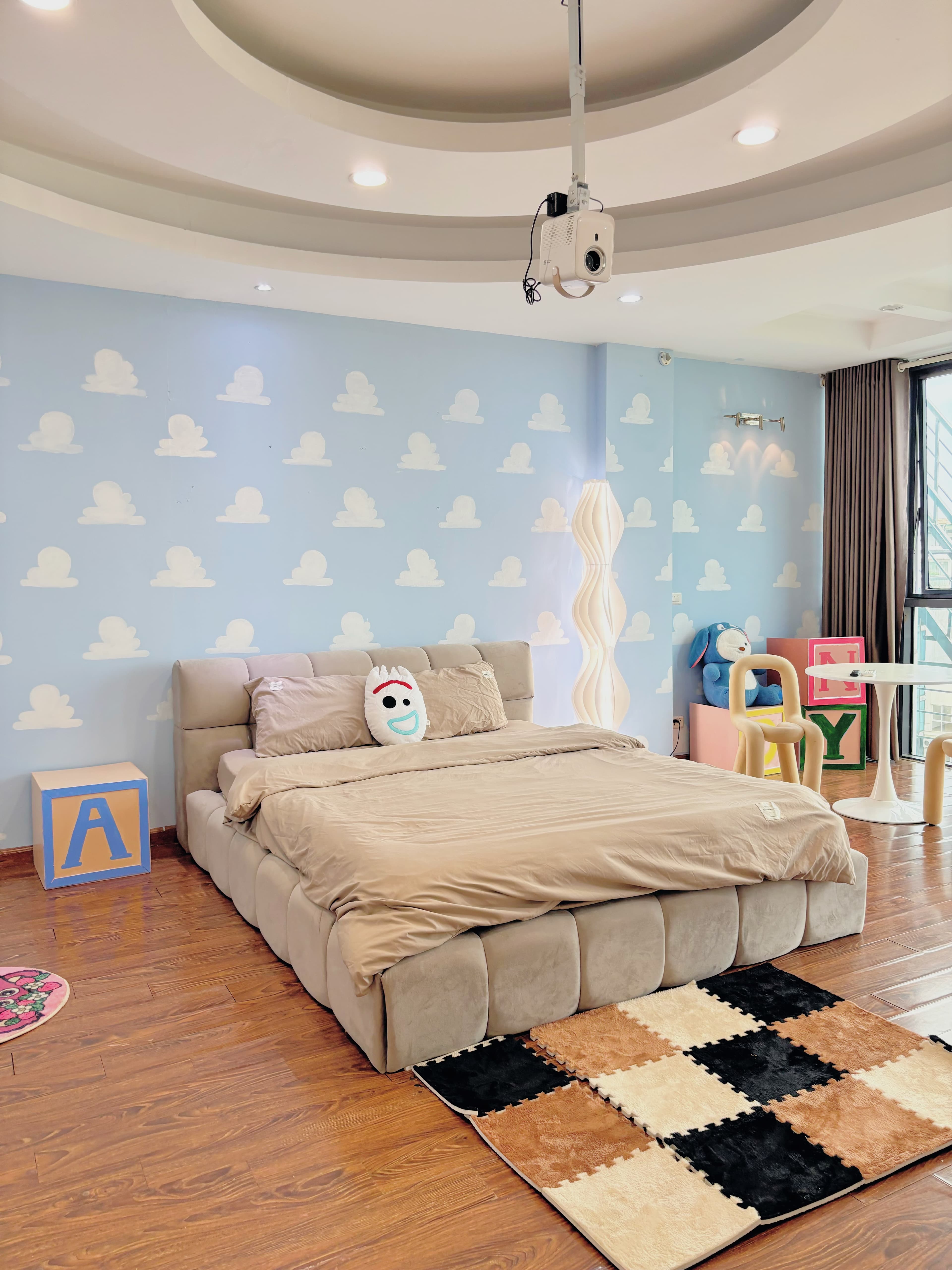 901 QH | Andy Room