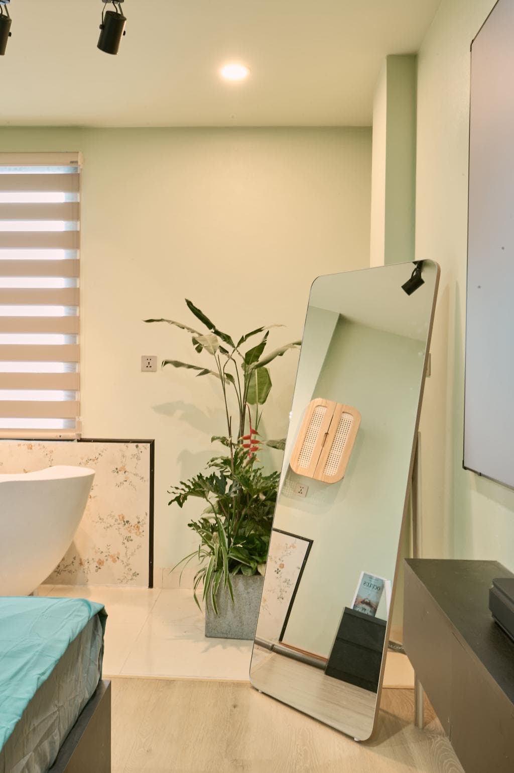 Bee Filmstay - 702TH - 6