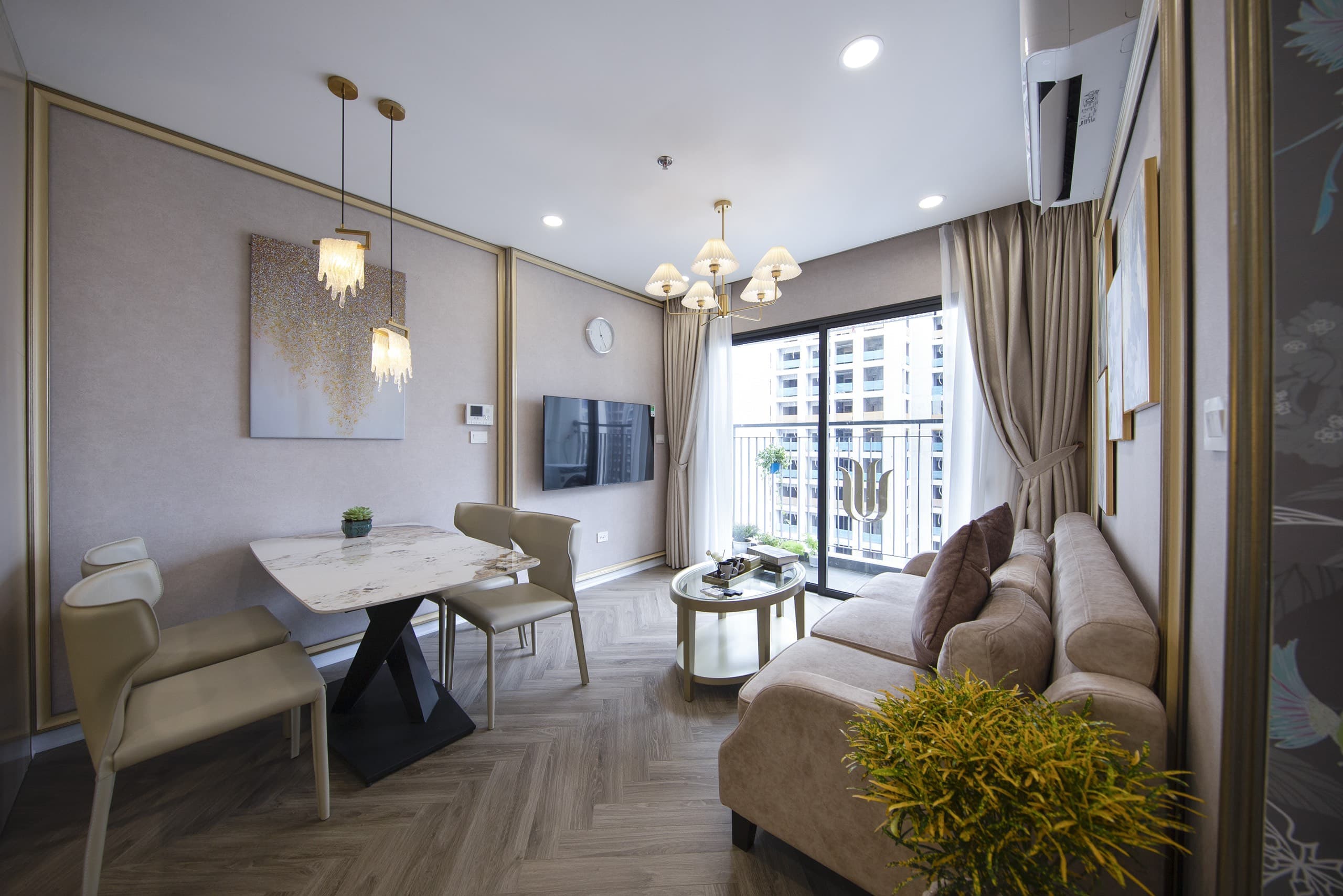 Elegant I4 2818  - 3