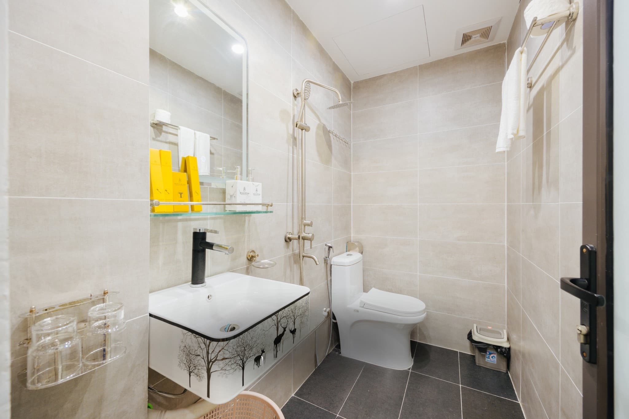 Diamond Suites 403 - 8