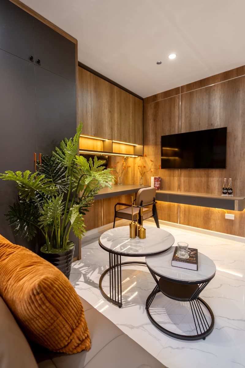 Red Room 502DVH - 3