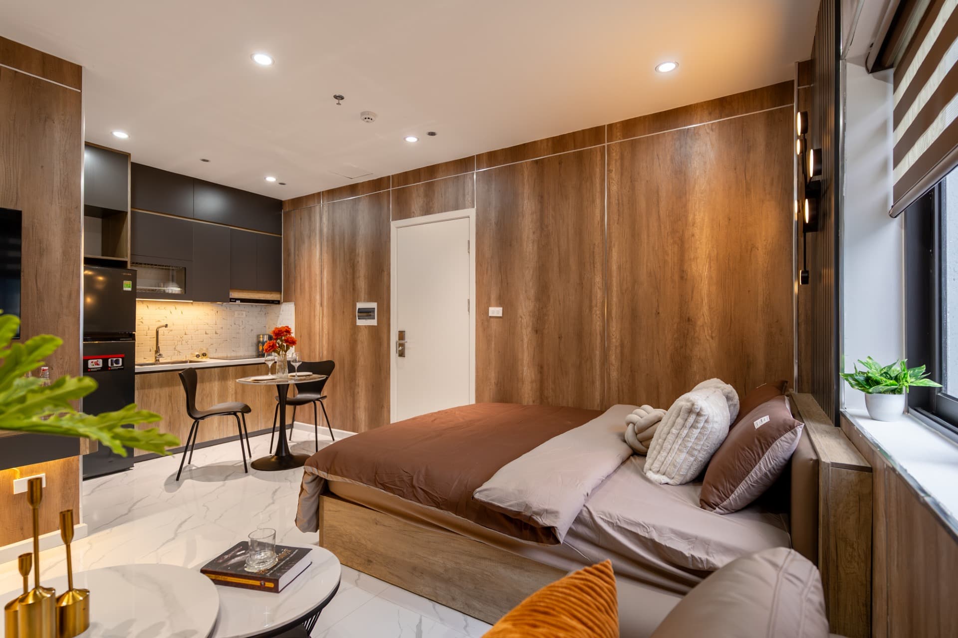 Red Room 502DVH - 4