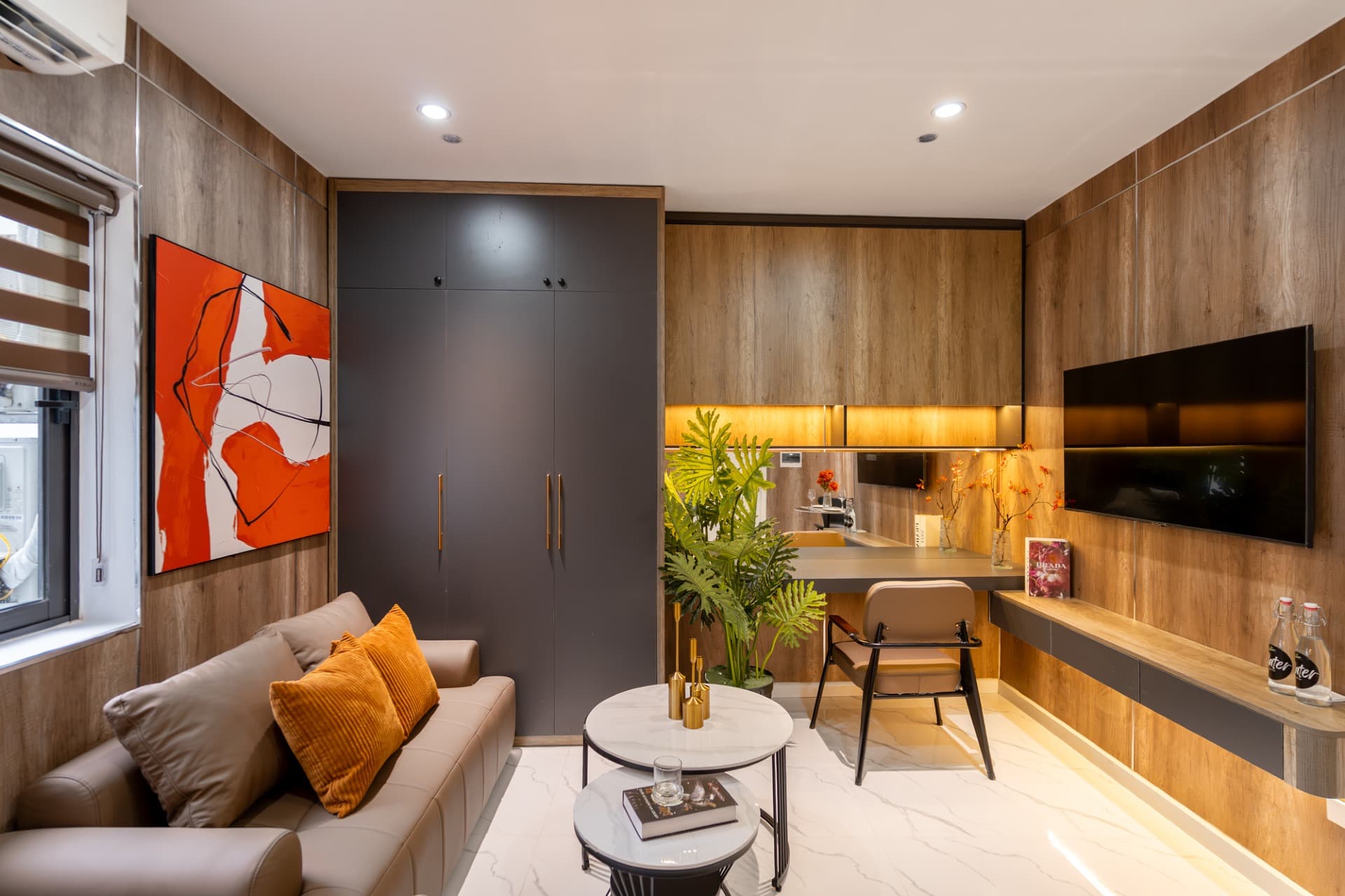 Red Room 502DVH - 5