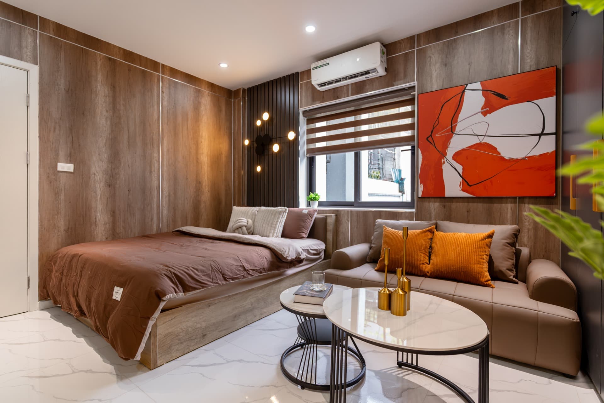 Red Room 502DVH - 2