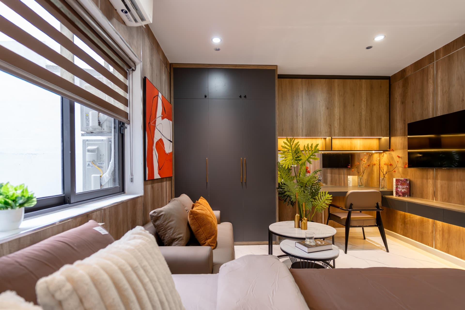 Red Room 502DVH - 9