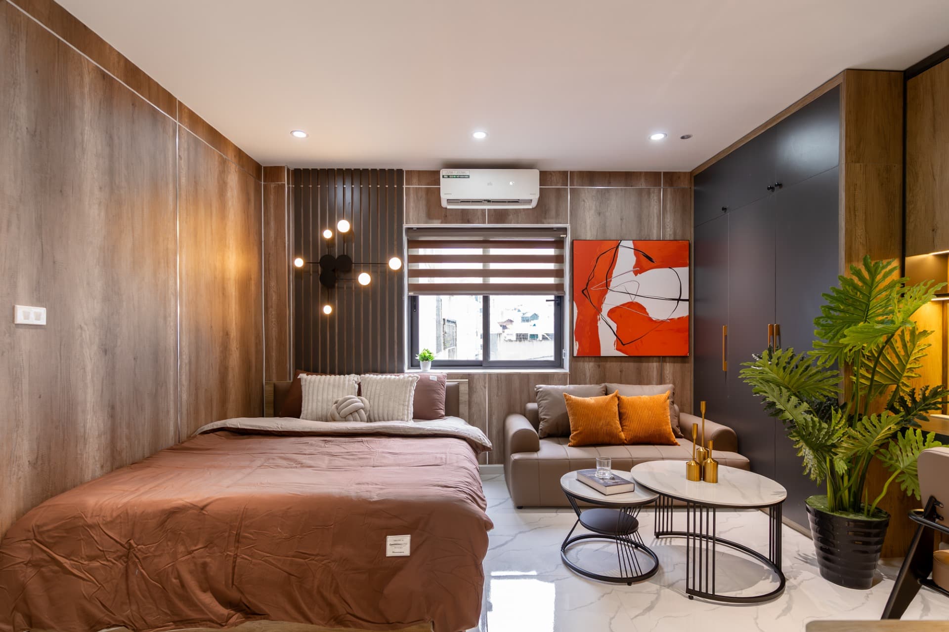 Red Room 502DVH - 11