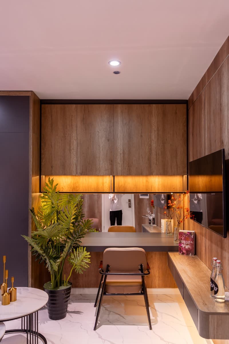 Red Room 502DVH - 14