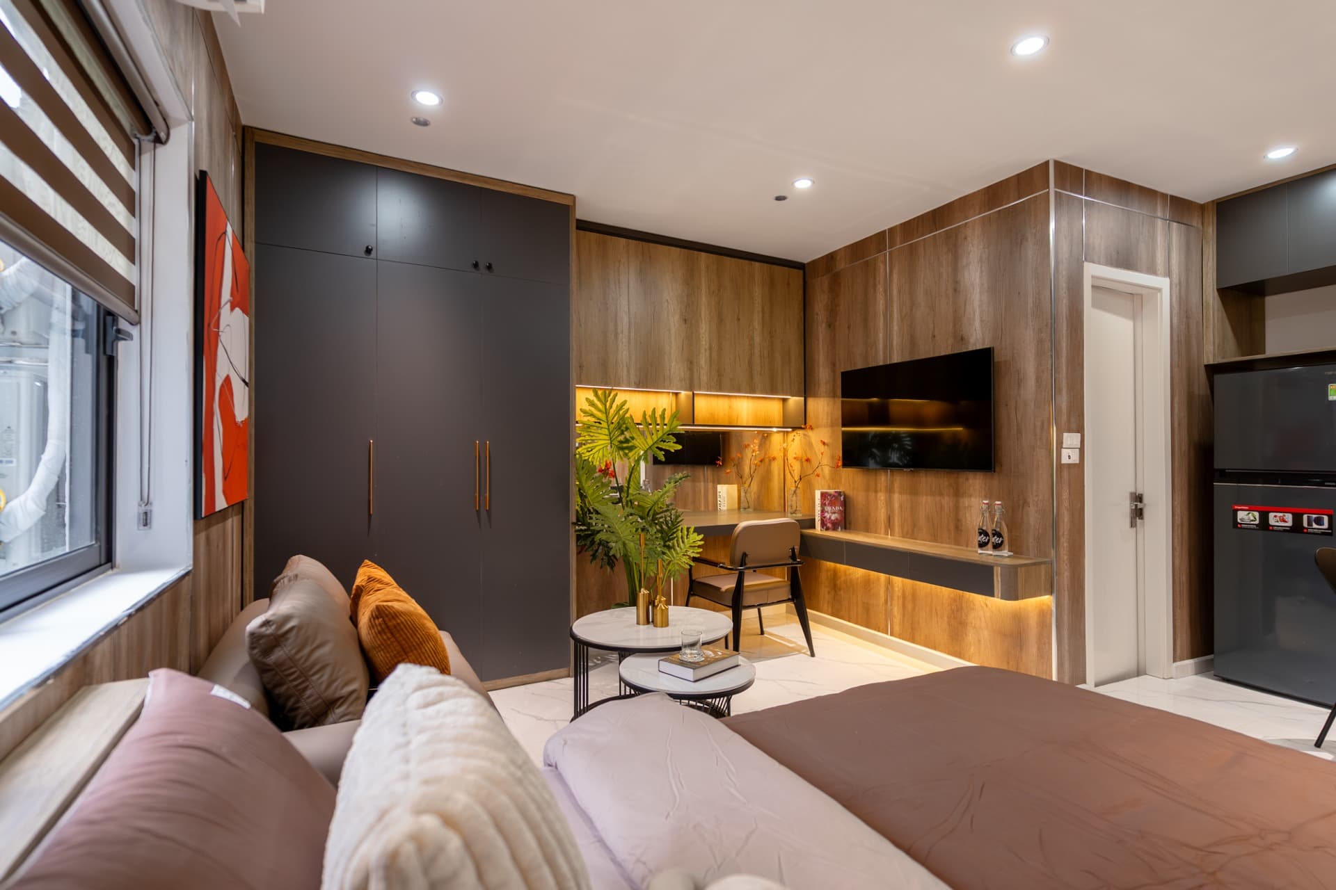 Red Room 502DVH - 15