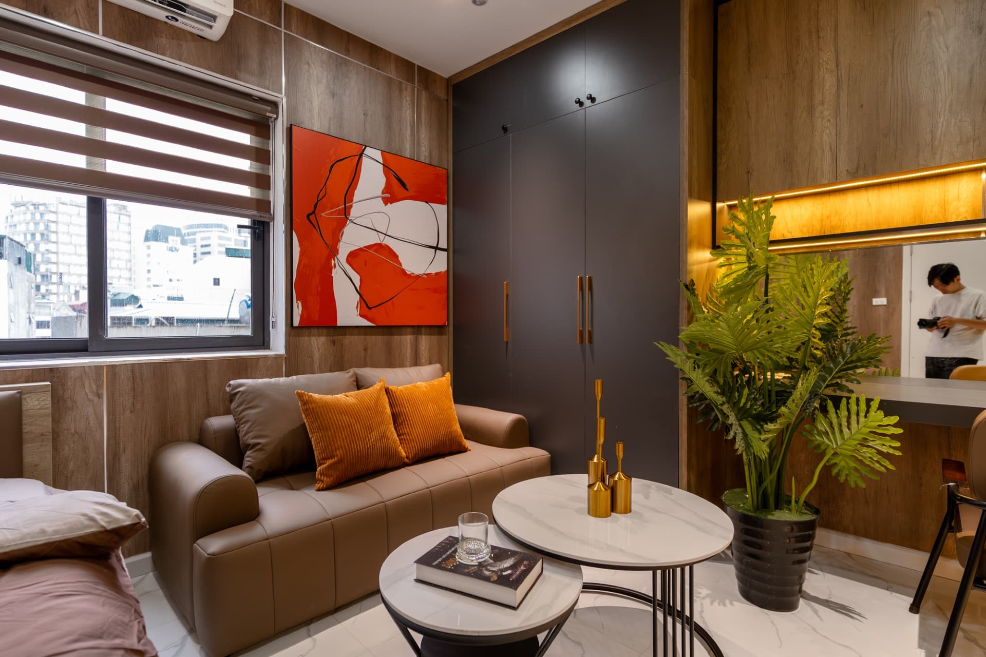 Red Room 502DVH - 17